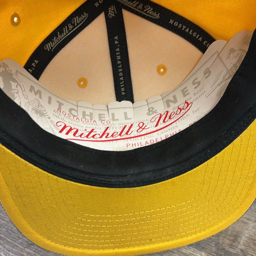 NEW Men's Denver Nuggets Core Basic Gold/Royal HWC Mitchell & Ness Snapback Hat - Picture 3 of 4